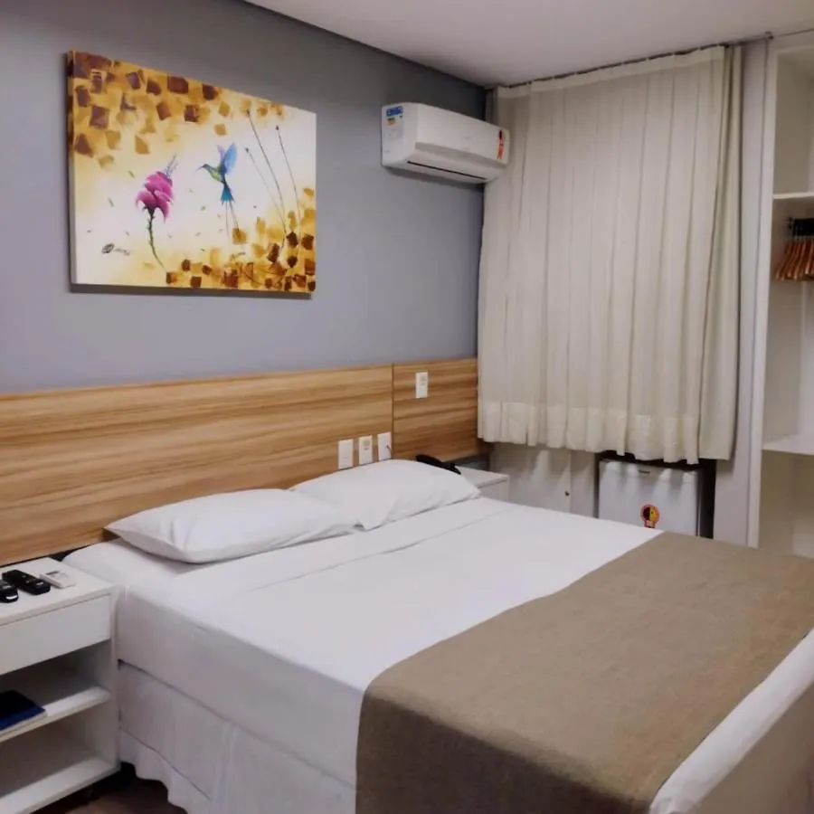 Hotel Tres Caravelas contacts